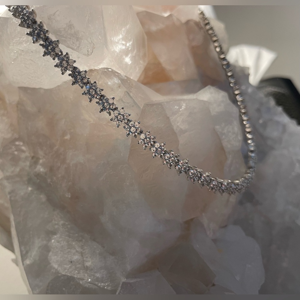 Dorsey

PETITE MARGUERITE, WHITE SAPPHIRE SILVER RIVIÈRE Necklace - Picture 3 of 8
